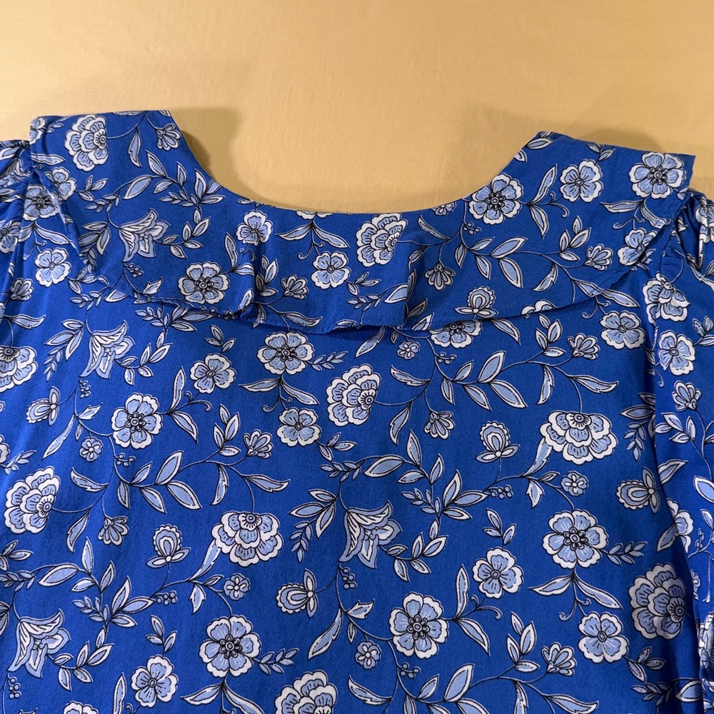 Loft women’s blouse size, large V-neck with ruffles button down front - Picture 9 of 9